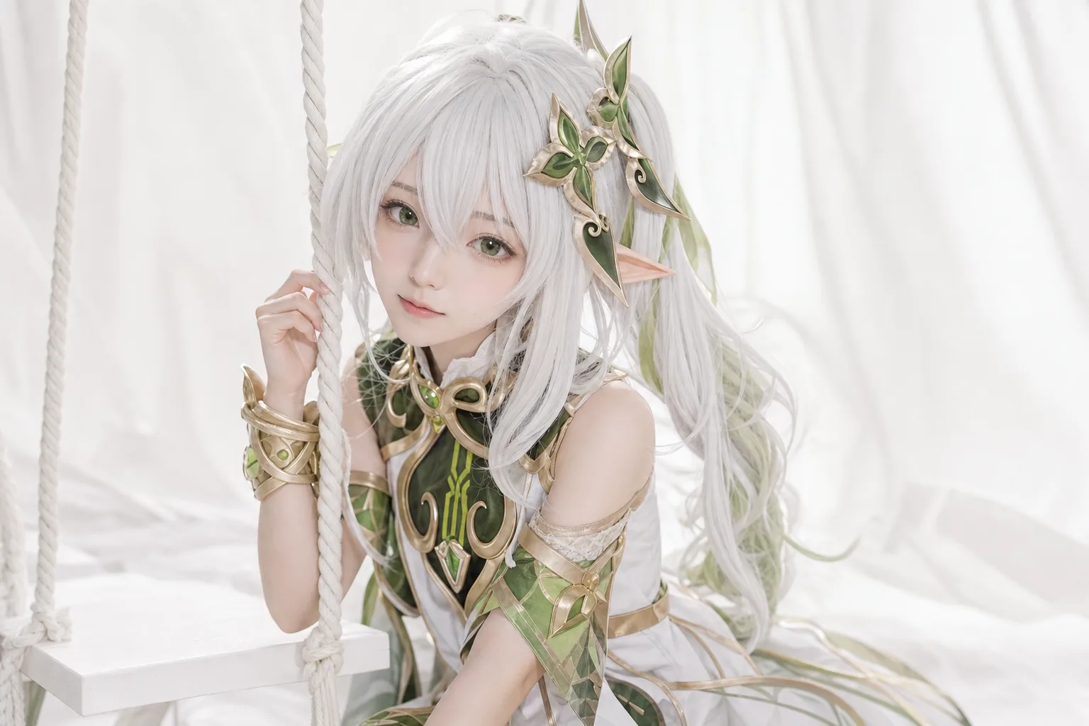 纳西妲秋千旁半跪半身 Cosplay 拍摄动作参考图